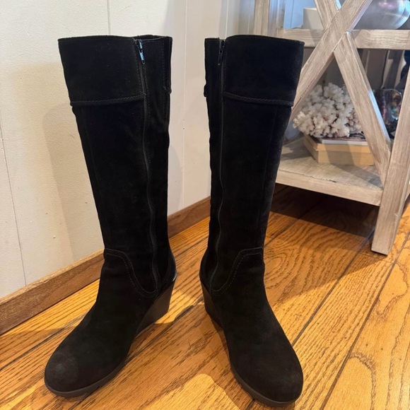 La Canadienne suede boots - size 8 - like new! $225